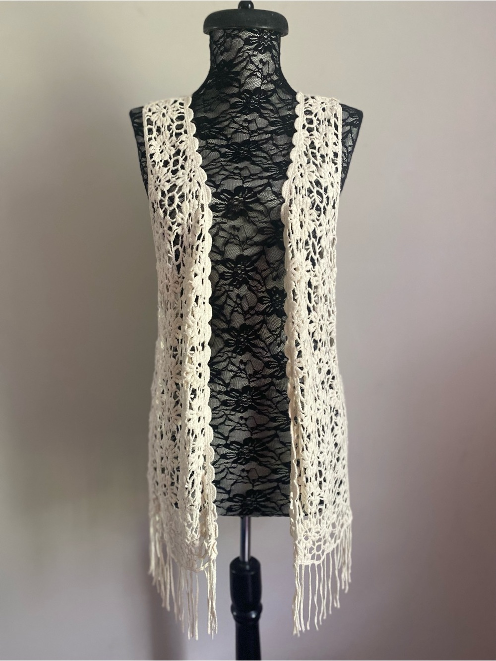 Kensie Vest M Crochet Fringe Hippie Boho Festival Ren 70s Ibiza Vibes Coquette